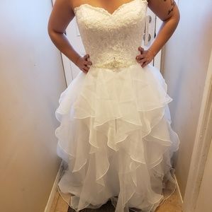 Davids Bridal class style soft white wedding dress